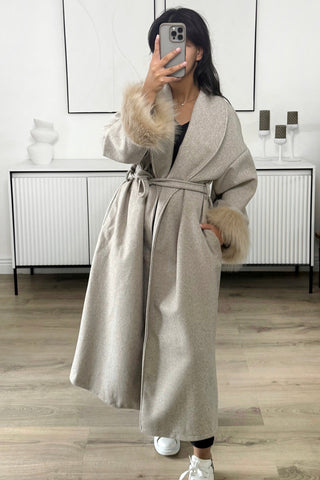 Manteau manches fourrure long