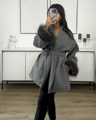 Manteau manches fourrure