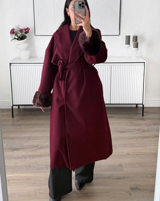 Manteau manches fourrure long