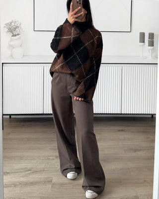 Pull Mohair marron et noir à motif losange.
